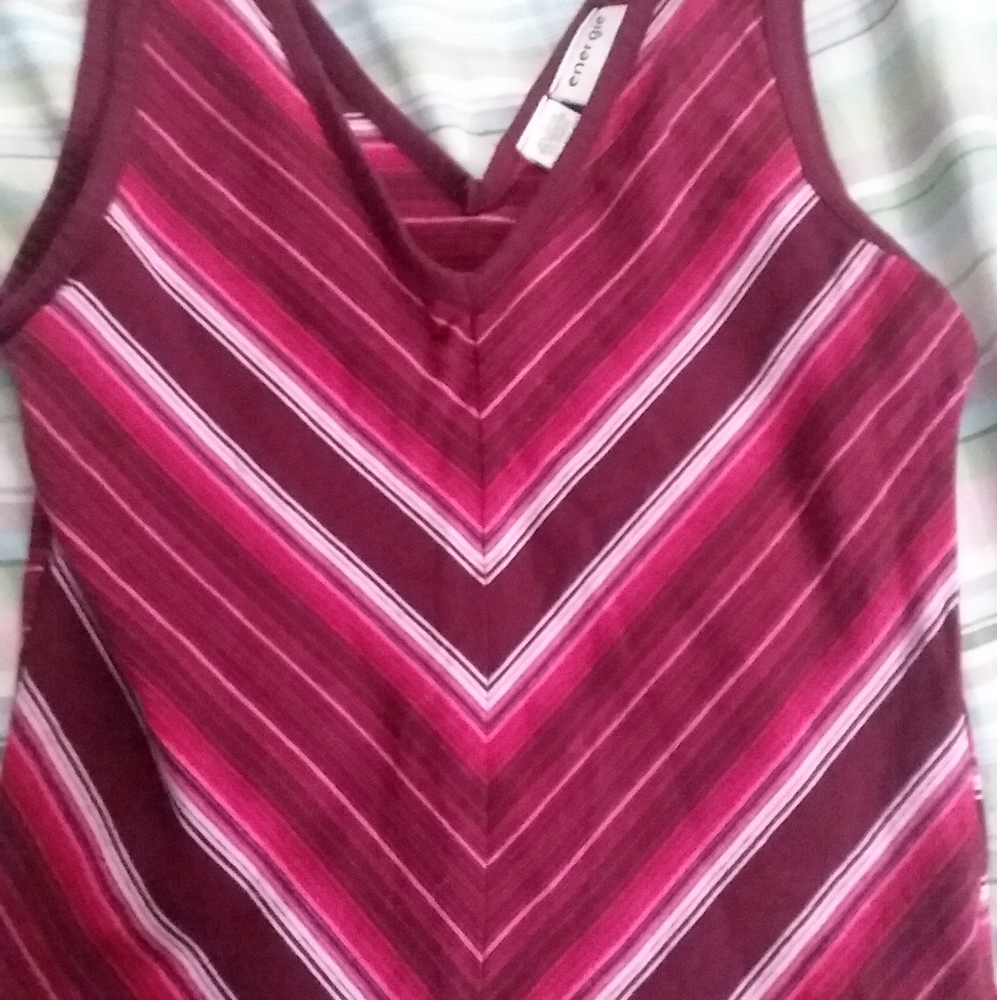 EMERGE V-Neck Slimming Tank-Top